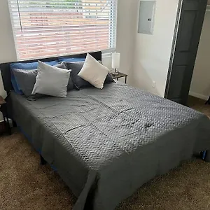 Apartment Lovely 2 Bedroom Apt: Long-term Near Downtown, Phoenix